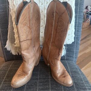 Dingo Acme Women’s Tall Western Cowgirl Tan Distressed Boot 6M 3” Heel